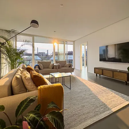 Exclusive Penthouse With Sunset Views Lägenhet