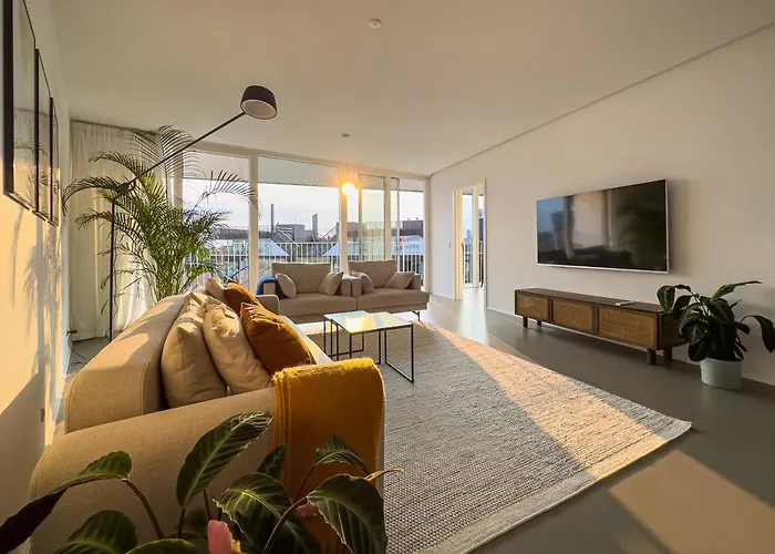 Exclusive Penthouse With Sunset Views דירה