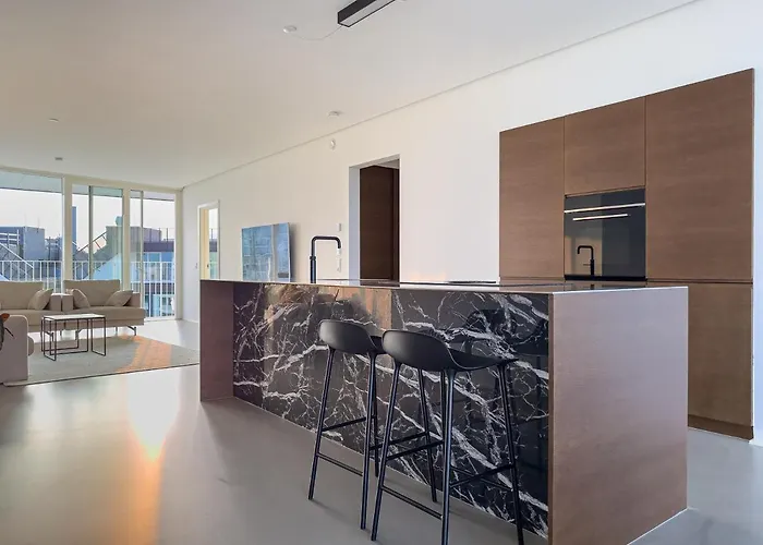 Exclusive Penthouse With Sunset Views דירה *